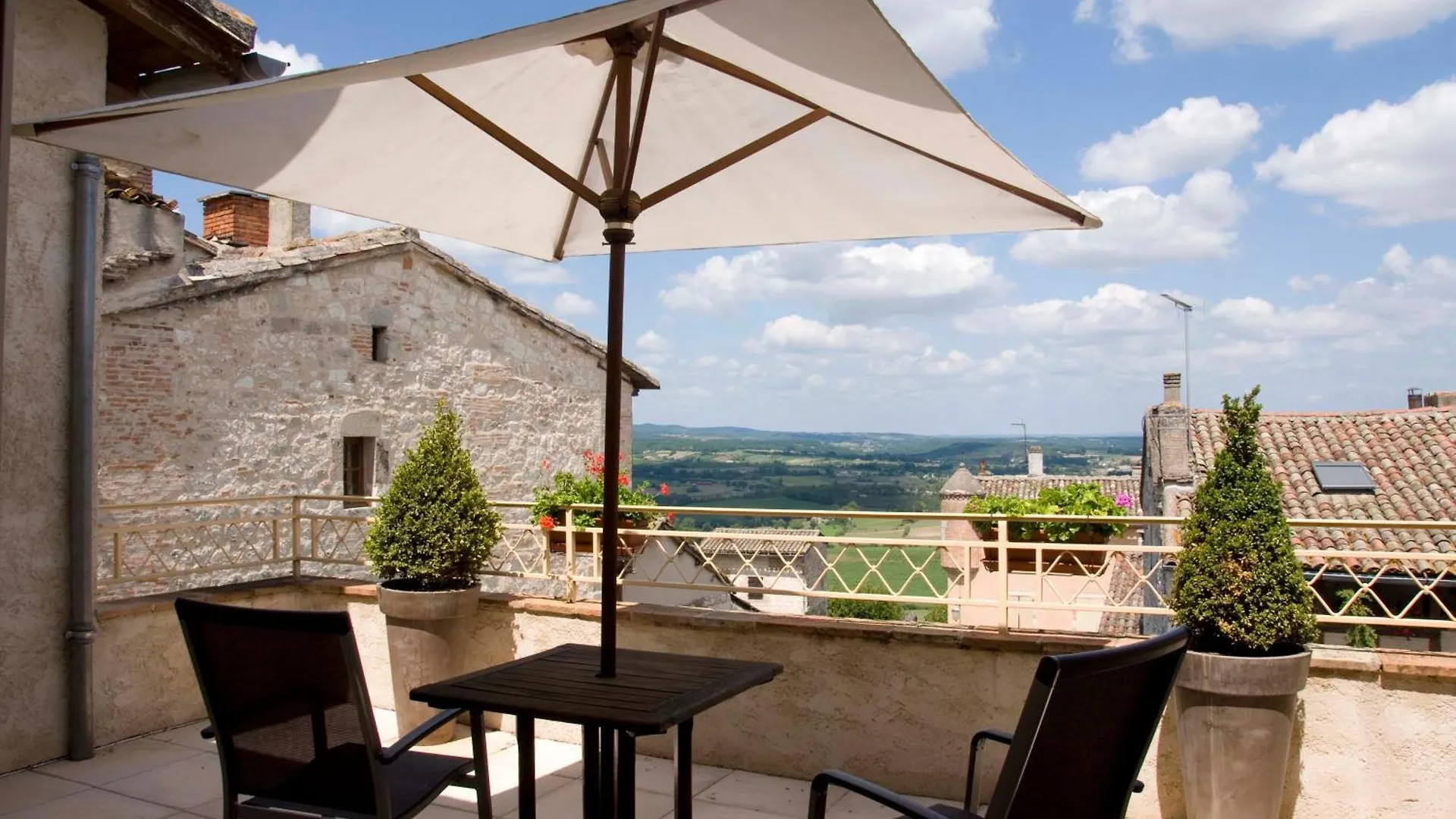 Hotel Des Consuls Castelnau-de-Montmiral 3*,  Francia