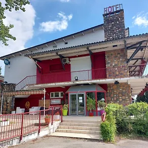 Logis - Et Restaurant Le Relais Des Garrigues Hotel