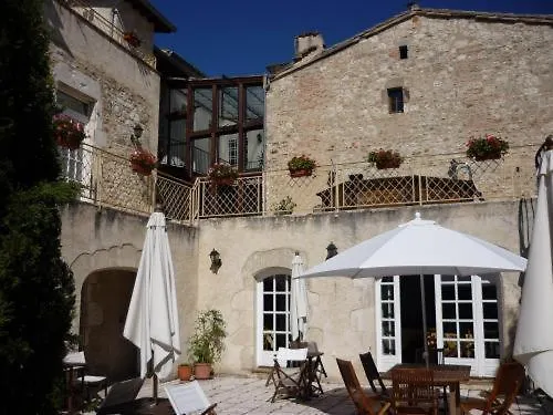Hotel Des Consuls Castelnau-de-Montmiral 3*,