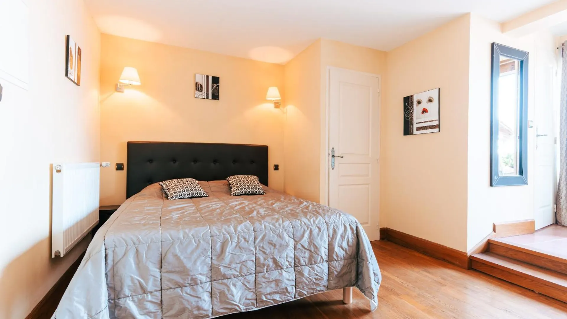 Hotel Des Consuls Castelnau-de-Montmiral 3*,