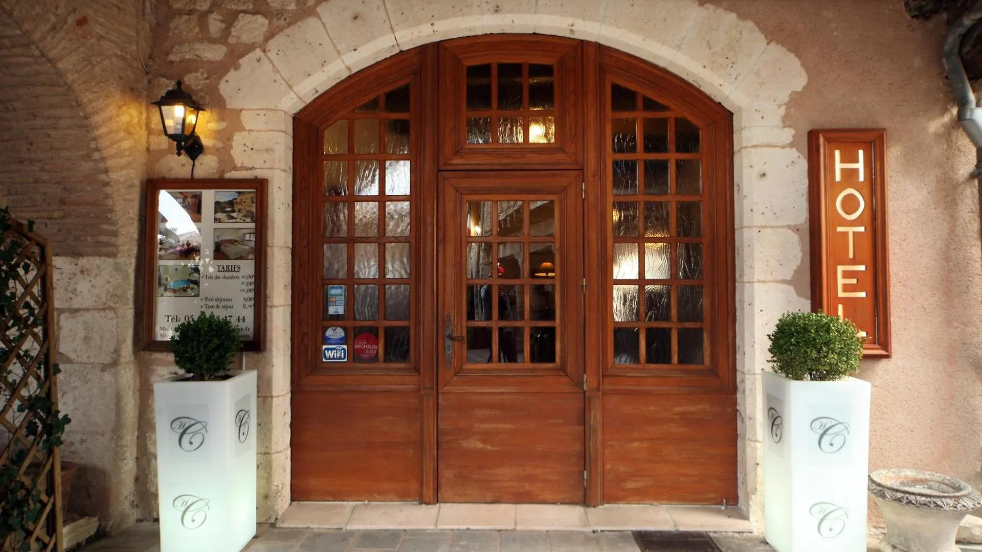 Hotel Des Consuls Castelnau-de-Montmiral 3*,