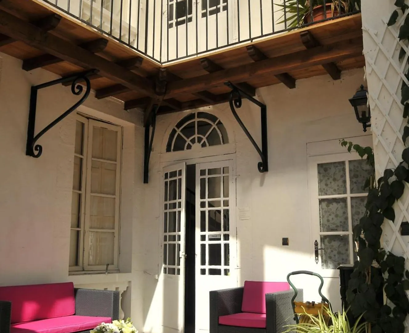 ***  Hotel Des Consuls Castelnau-de-Montmiral France