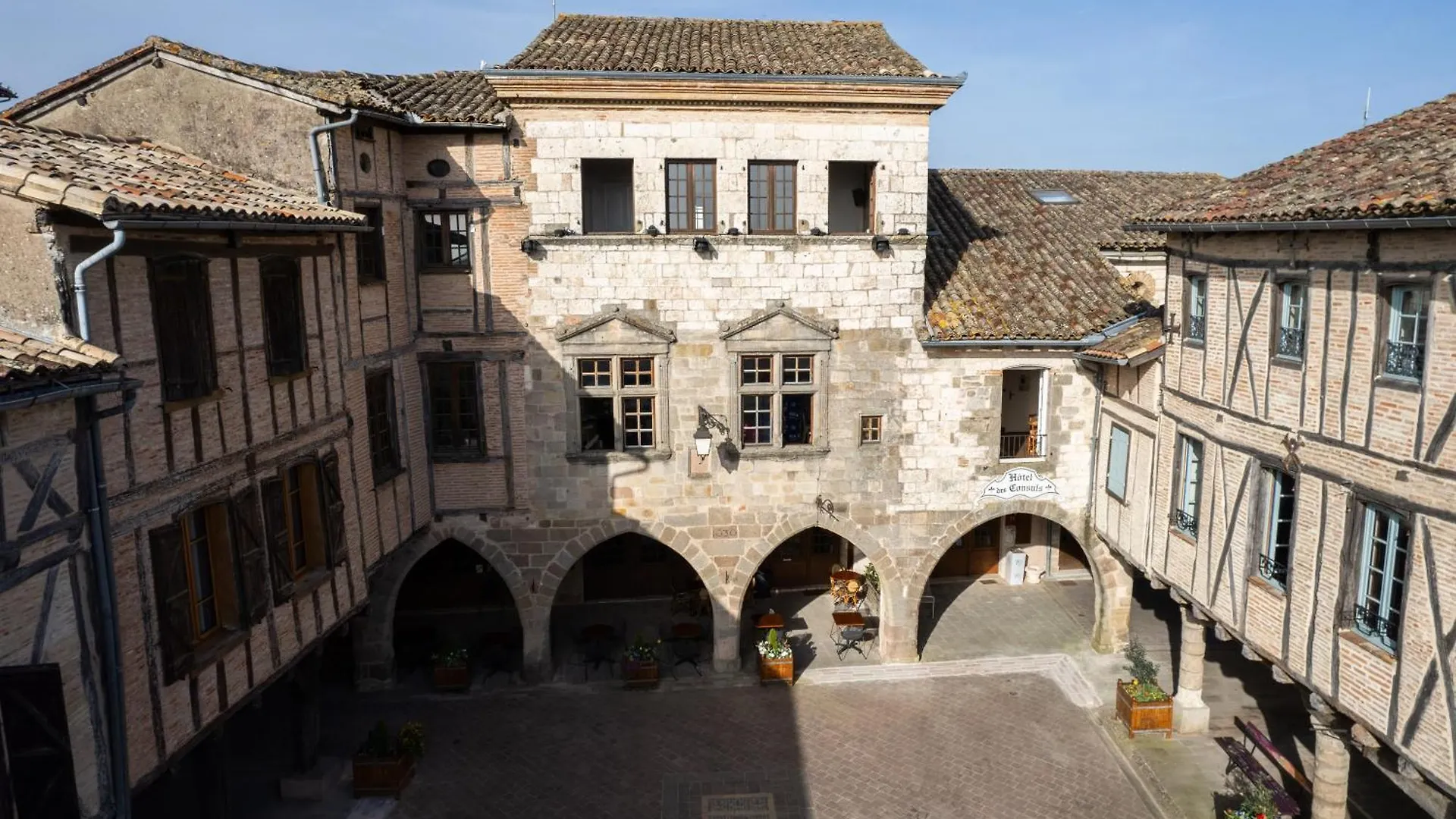 Hotel des Consuls Castelnau-de-Montmiral 3*,  France