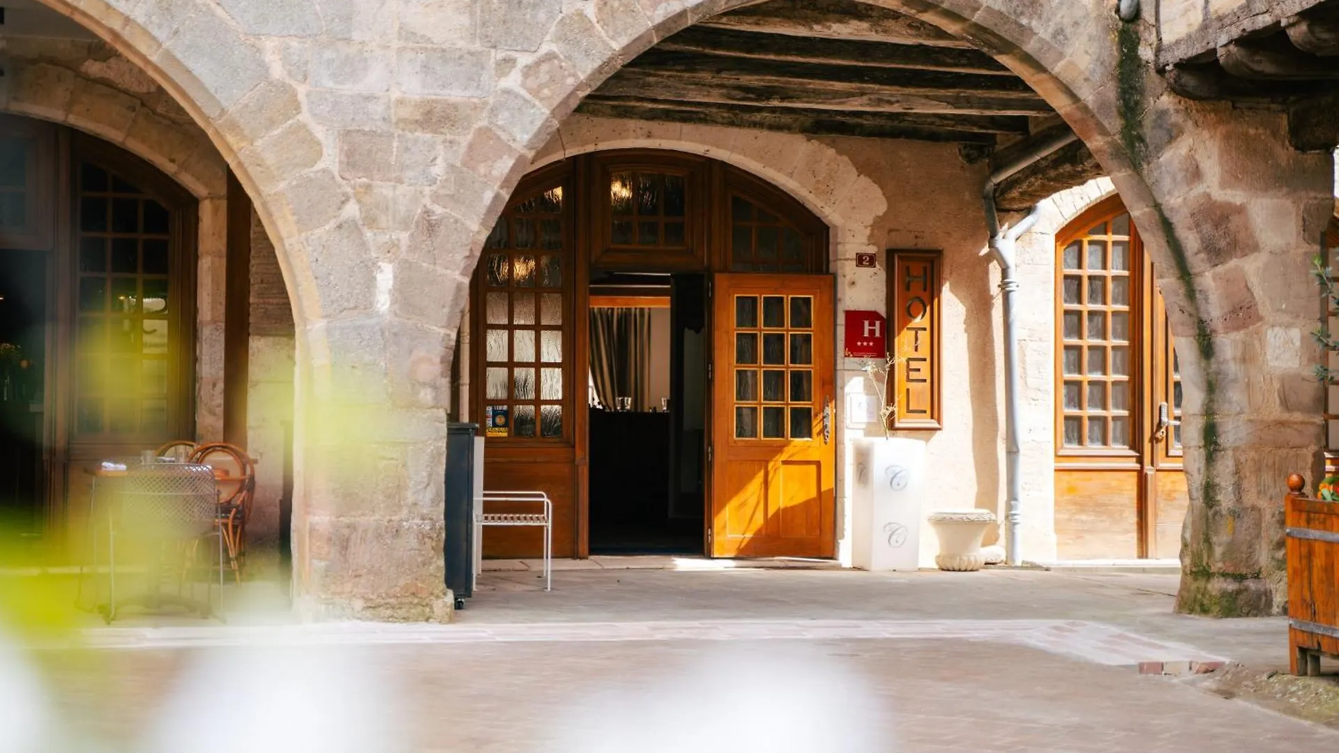 ***  Hotel Des Consuls Castelnau-de-Montmiral France