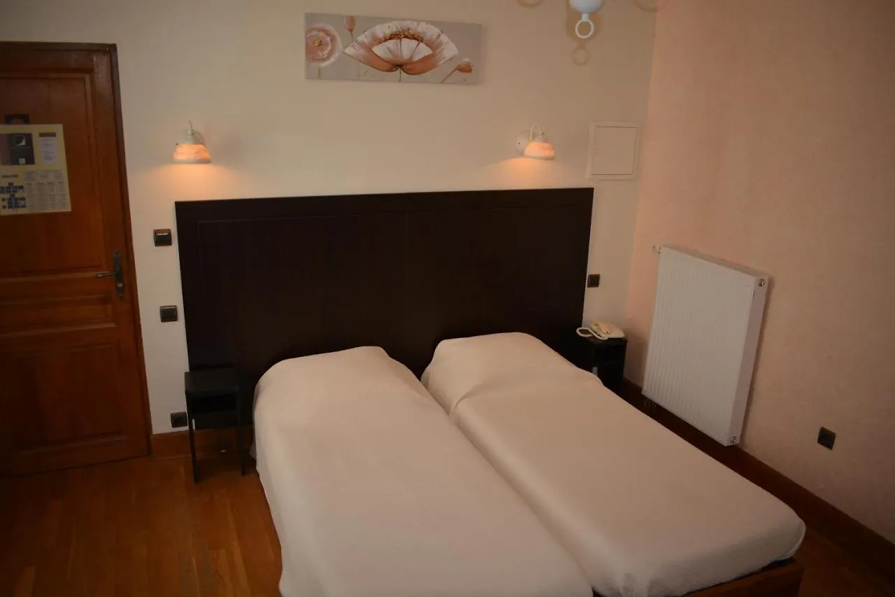 Hotel Des Consuls Castelnau-de-Montmiral 3*,  France